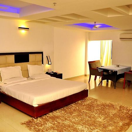 Hotel Luciya Kochi Exterior photo