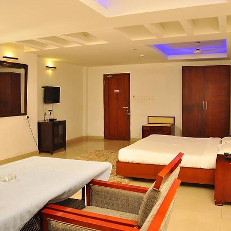 Hotel Luciya Kochi Exterior photo