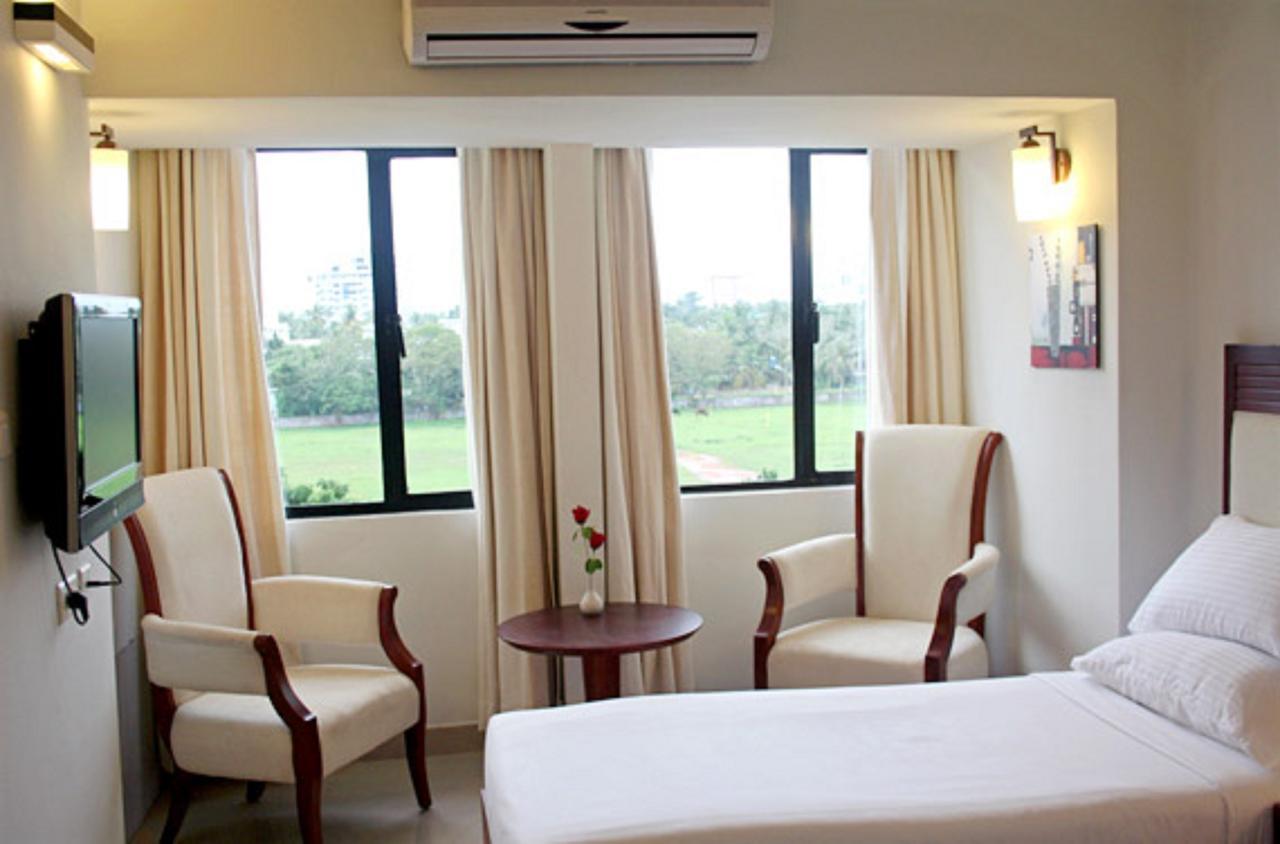Hotel Luciya Kochi Exterior photo