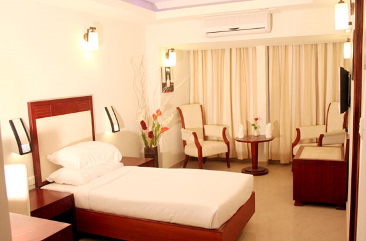 Hotel Luciya Kochi Exterior photo