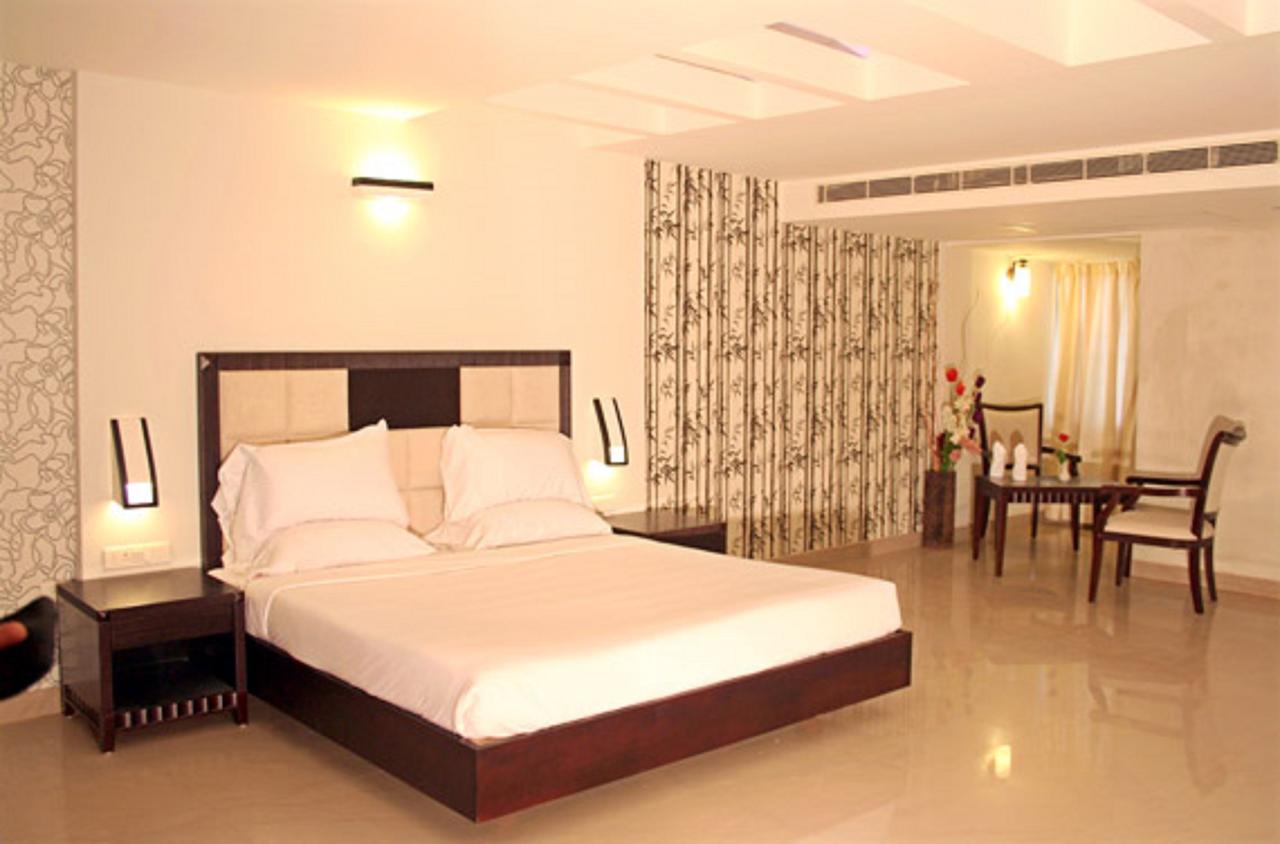 Hotel Luciya Kochi Exterior photo