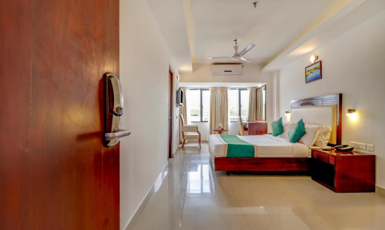 Hotel Luciya Kochi Exterior photo