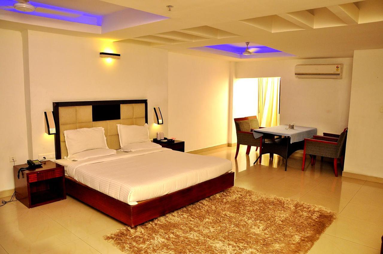 Hotel Luciya Kochi Exterior photo
