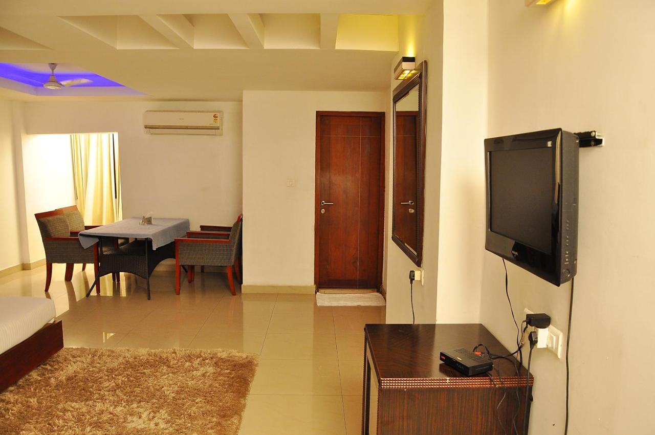 Hotel Luciya Kochi Exterior photo