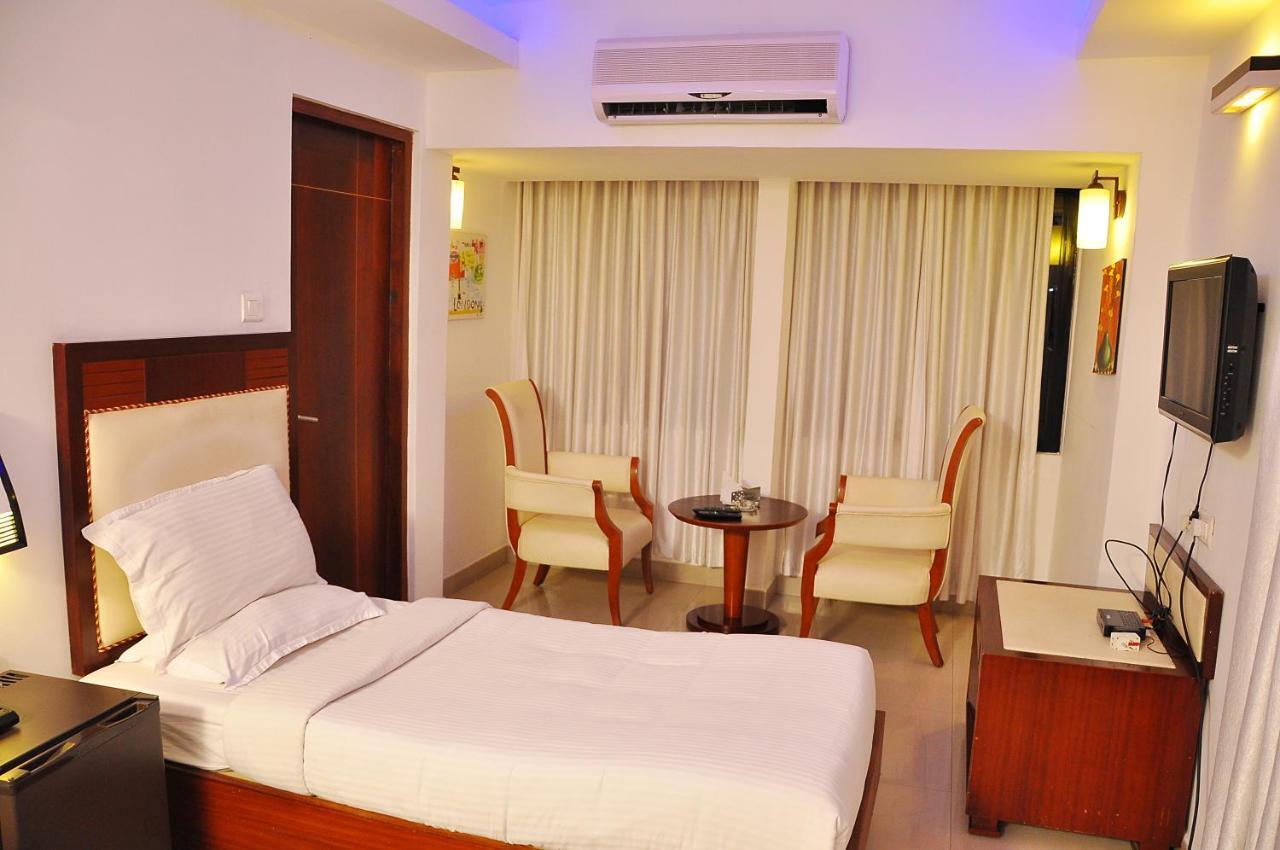 Hotel Luciya Kochi Exterior photo