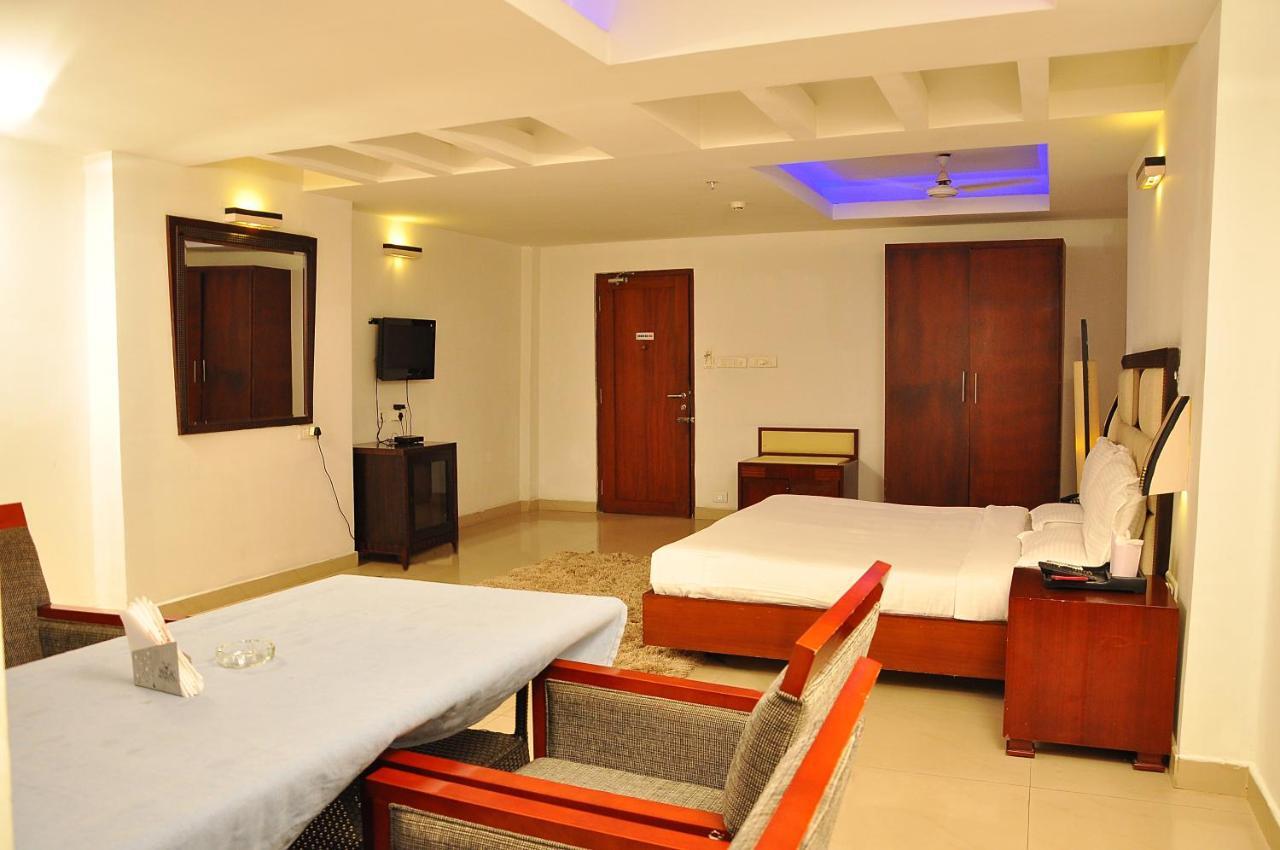 Hotel Luciya Kochi Exterior photo