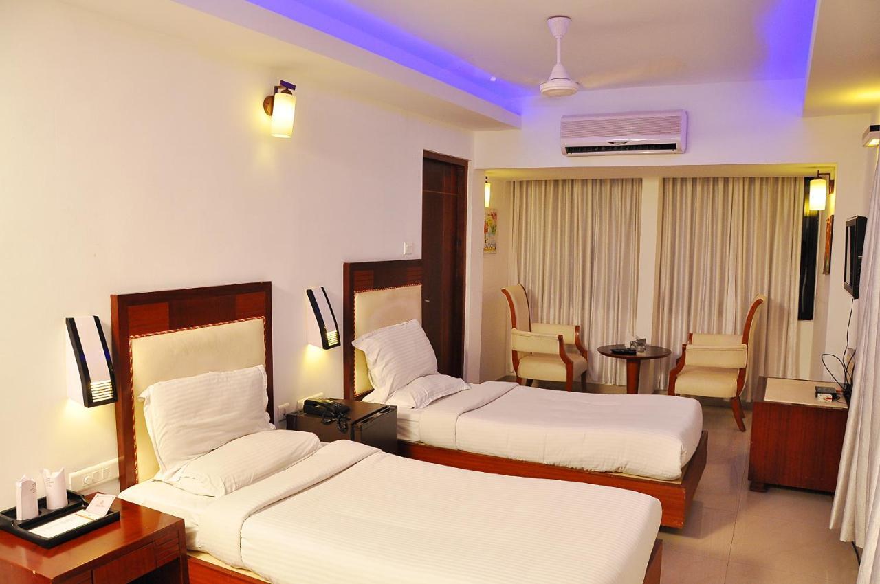 Hotel Luciya Kochi Exterior photo