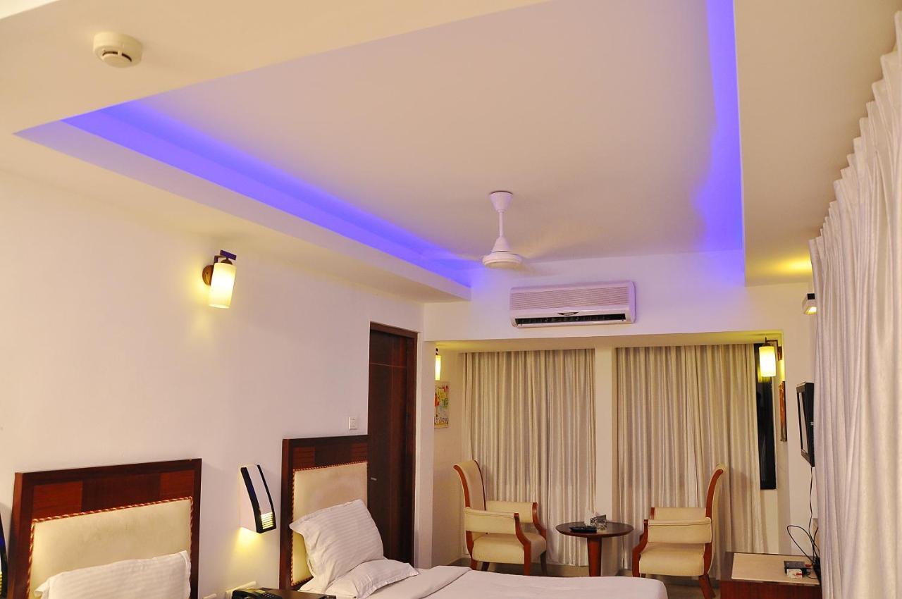 Hotel Luciya Kochi Exterior photo