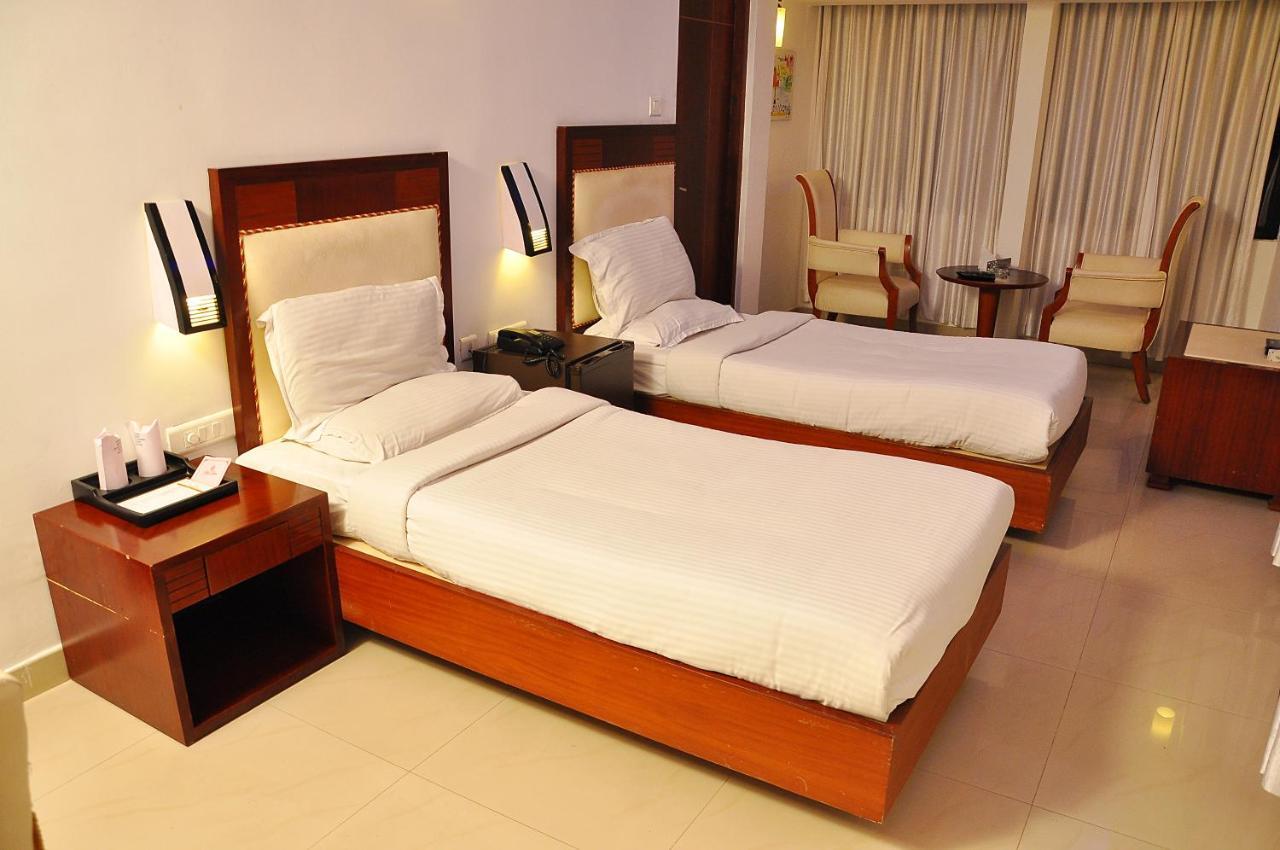 Hotel Luciya Kochi Exterior photo