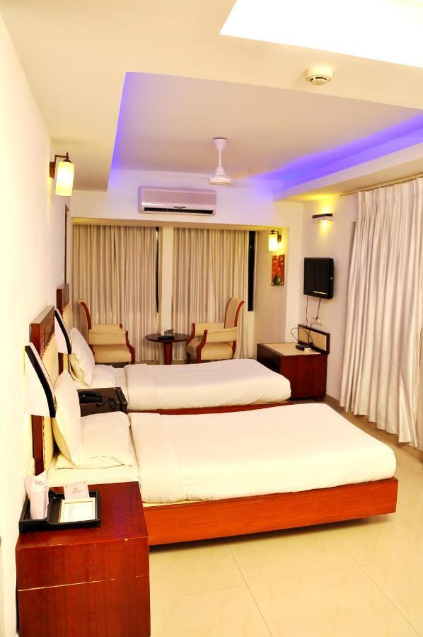 Hotel Luciya Kochi Exterior photo